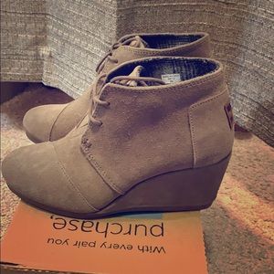 Toms Desert Wedge booties